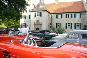 roter mercedes-cabriolet beim oldtimertreff im dellwiger schlosshof, 2010